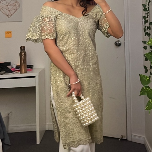 Beautiful embroidered Kurti/tunic top - Picture 3 of 4